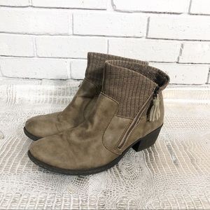 Born BOC Bendell Ankle Taupe Sweater Cuff Booties